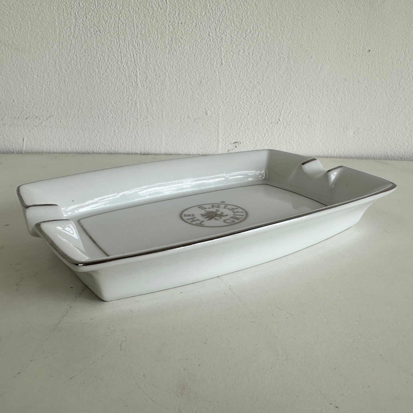 AA006 THE GRIFFIN'S CIGAR ASHTRAY