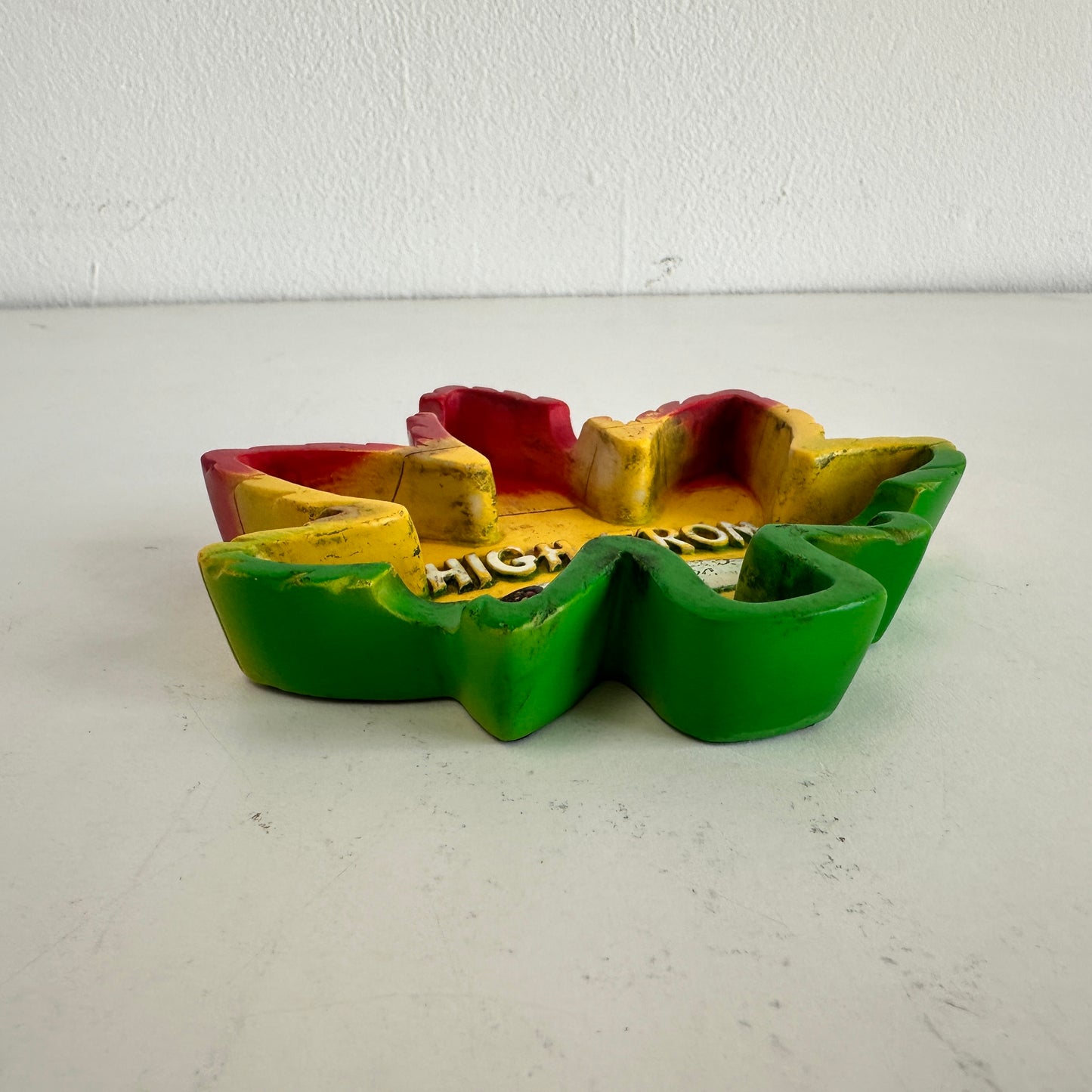 AA010 HIGH FROM ASHTRAY