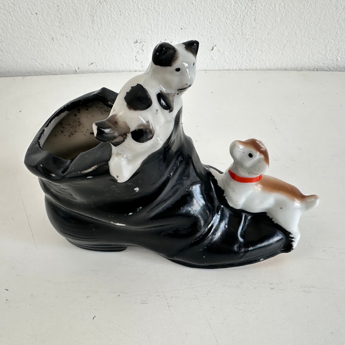 AA016 KITTY PUPPY BOOT ASHTRAY
