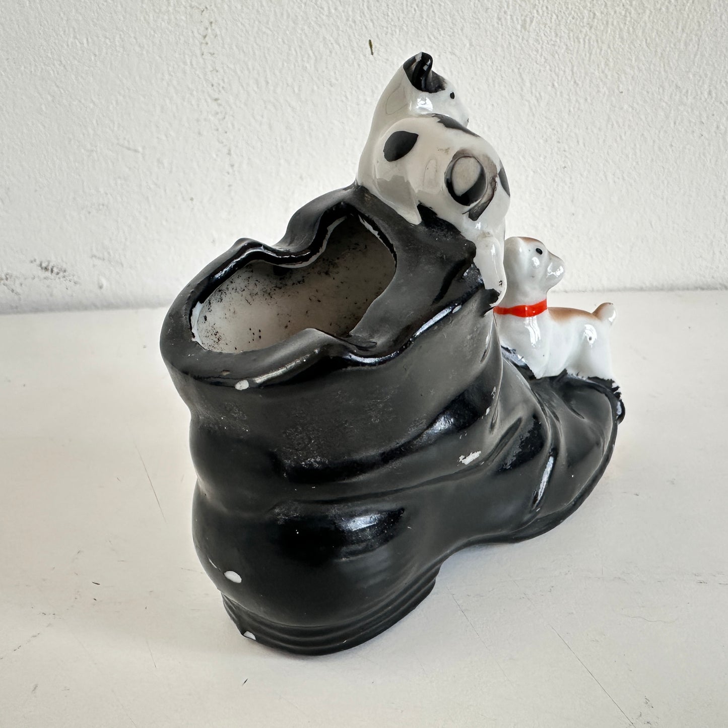 AA016 KITTY PUPPY BOOT ASHTRAY