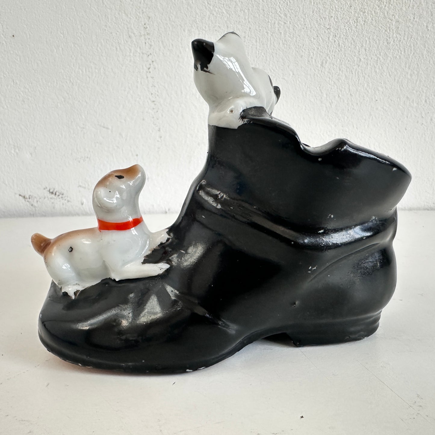 AA016 KITTY PUPPY BOOT ASHTRAY