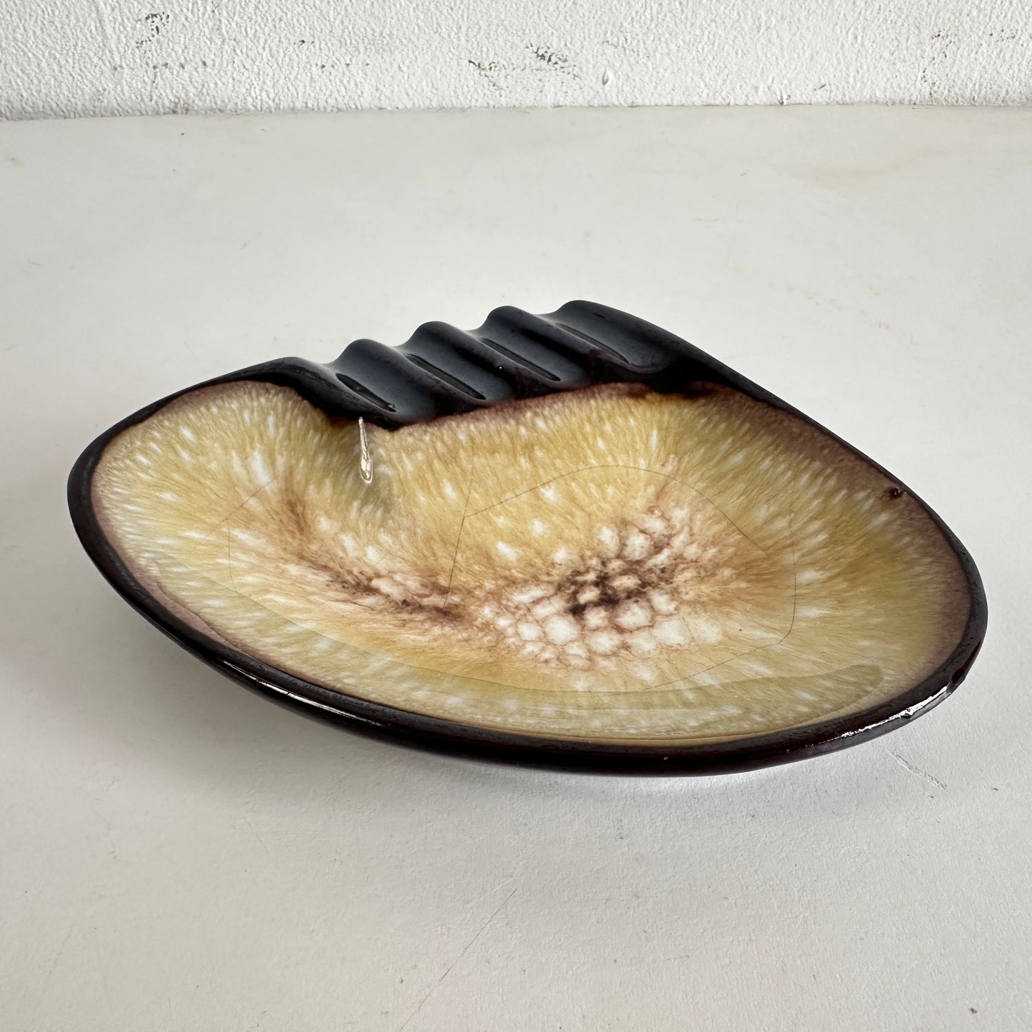 AA022 BROWN TONES CERAMIC ASHTRAY