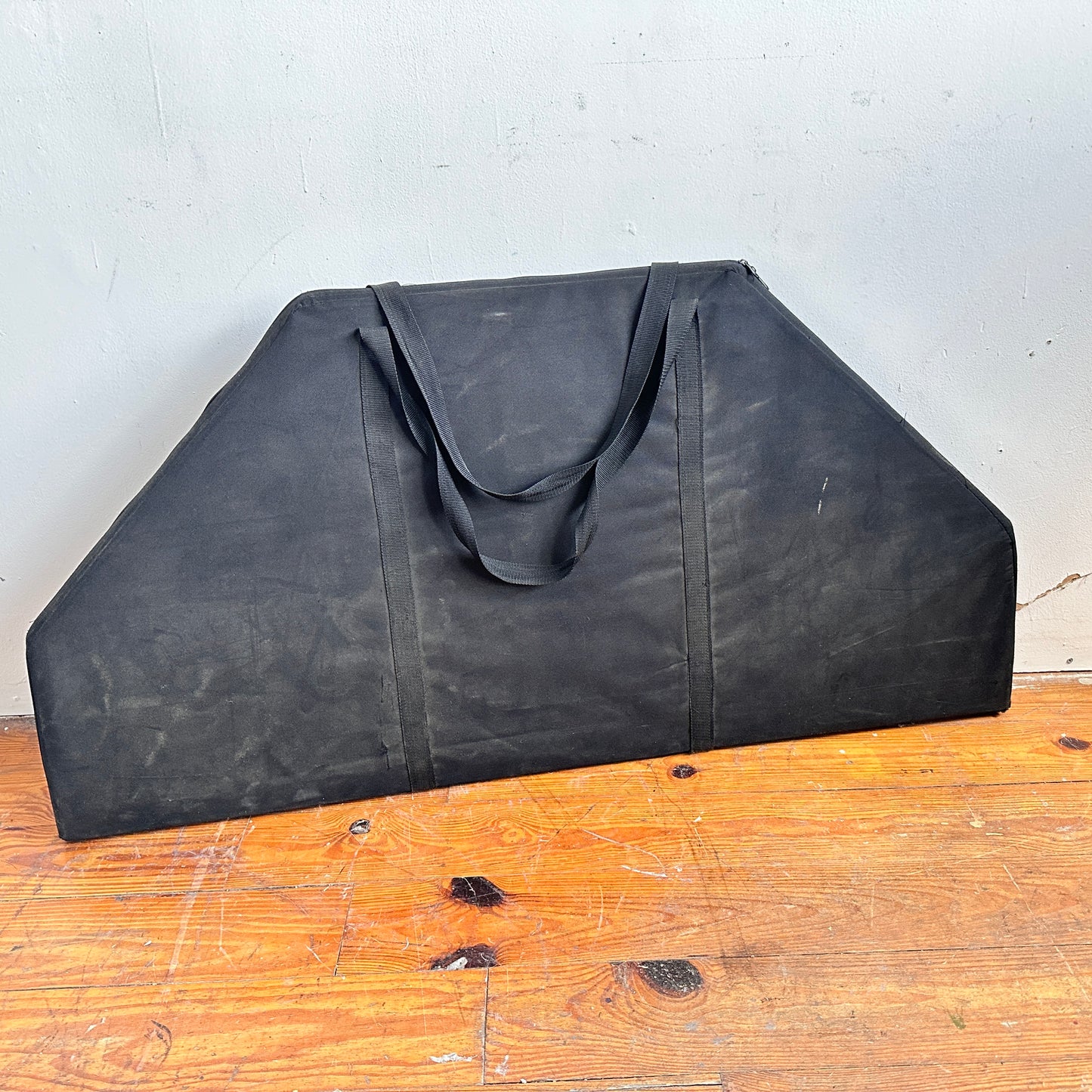 AA023 DISTRESSED FOLDING POKER TABLE WITH CARRYING CASE