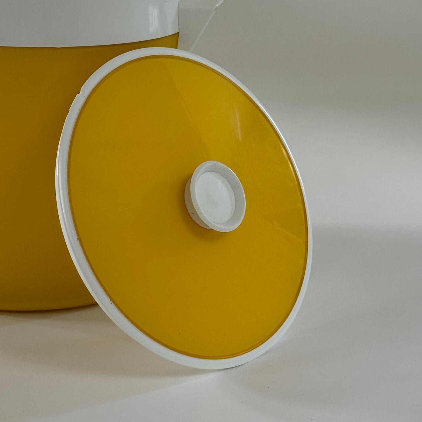 AA027 YELLOW ICE BUCKET