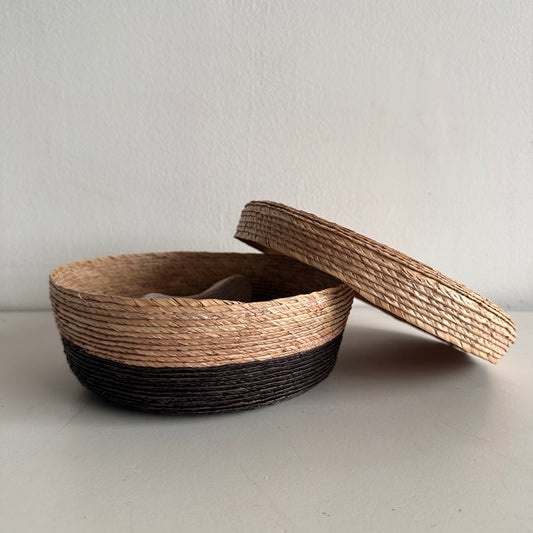 BB008 JAPANESE WOVEN BASKET WITH LID