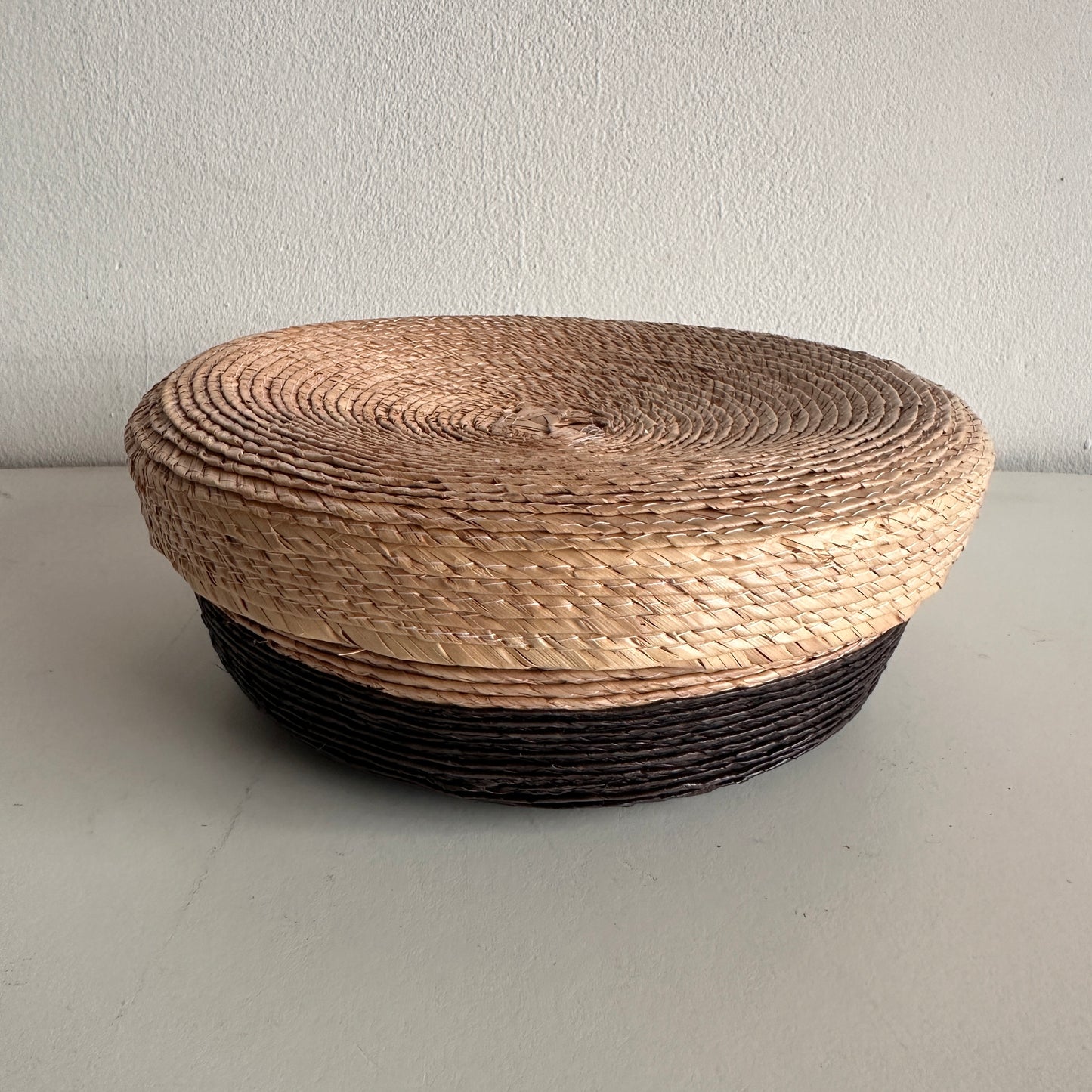 BB008 JAPANESE WOVEN BASKET WITH LID