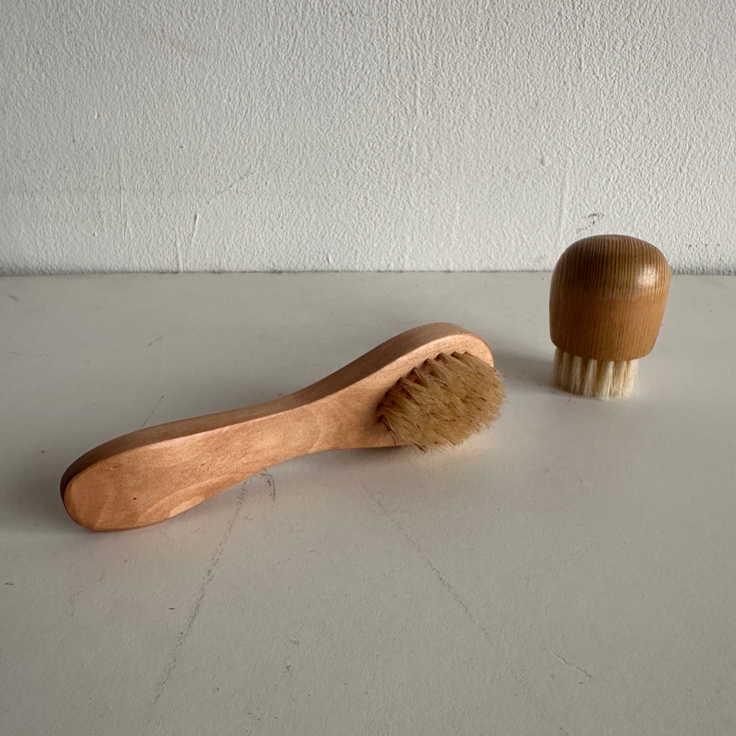 BB010 SET OF TWO TINY BRUSHES