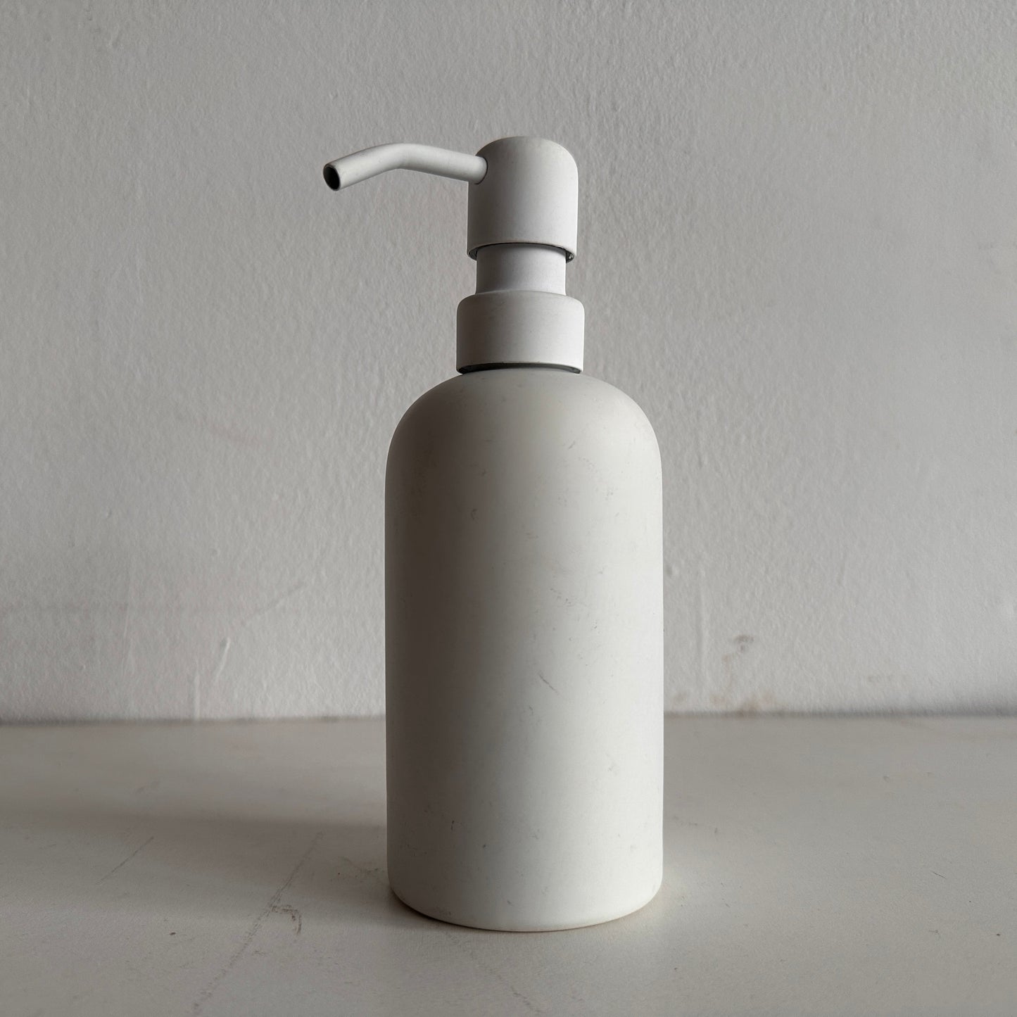 BB016 MATTE WHITE SOAP DISPENSER