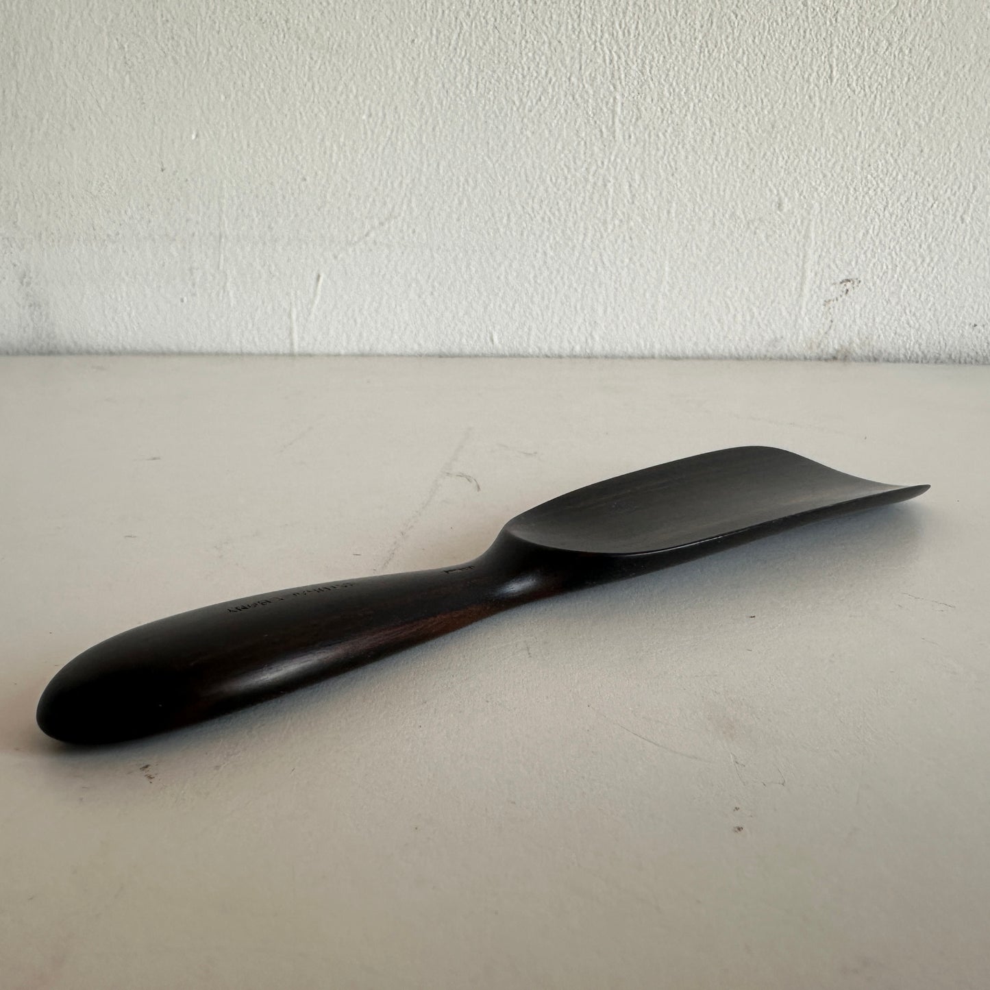 BB019 DARK WOOD SHOEHORN