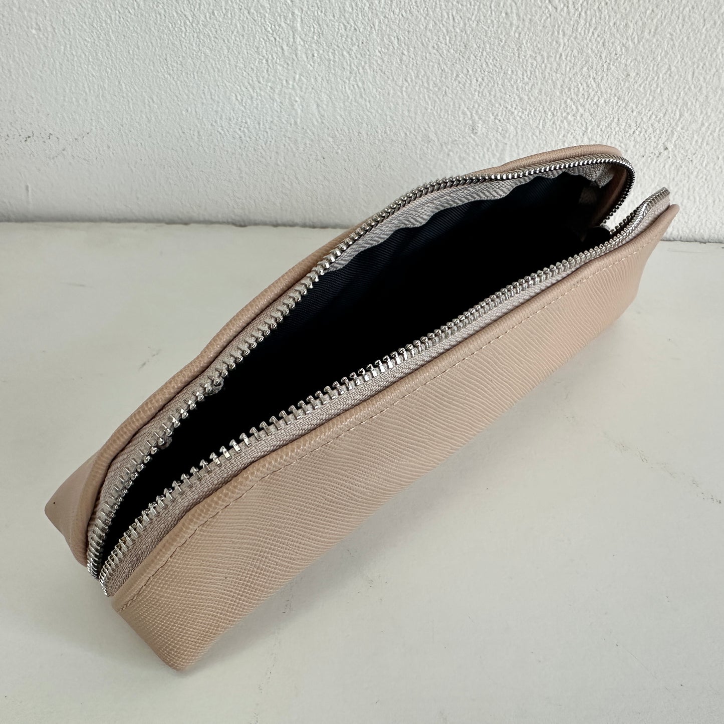 BB025 LIGHT BEIGE MAKEUP POUCH