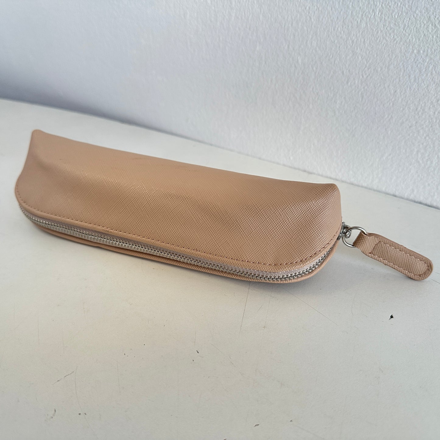 BB025 LIGHT BEIGE MAKEUP POUCH