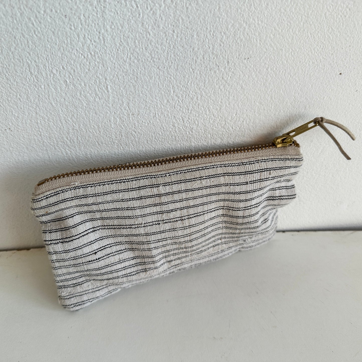 BB027 STRIPED STICHING MAKEUP POUCH