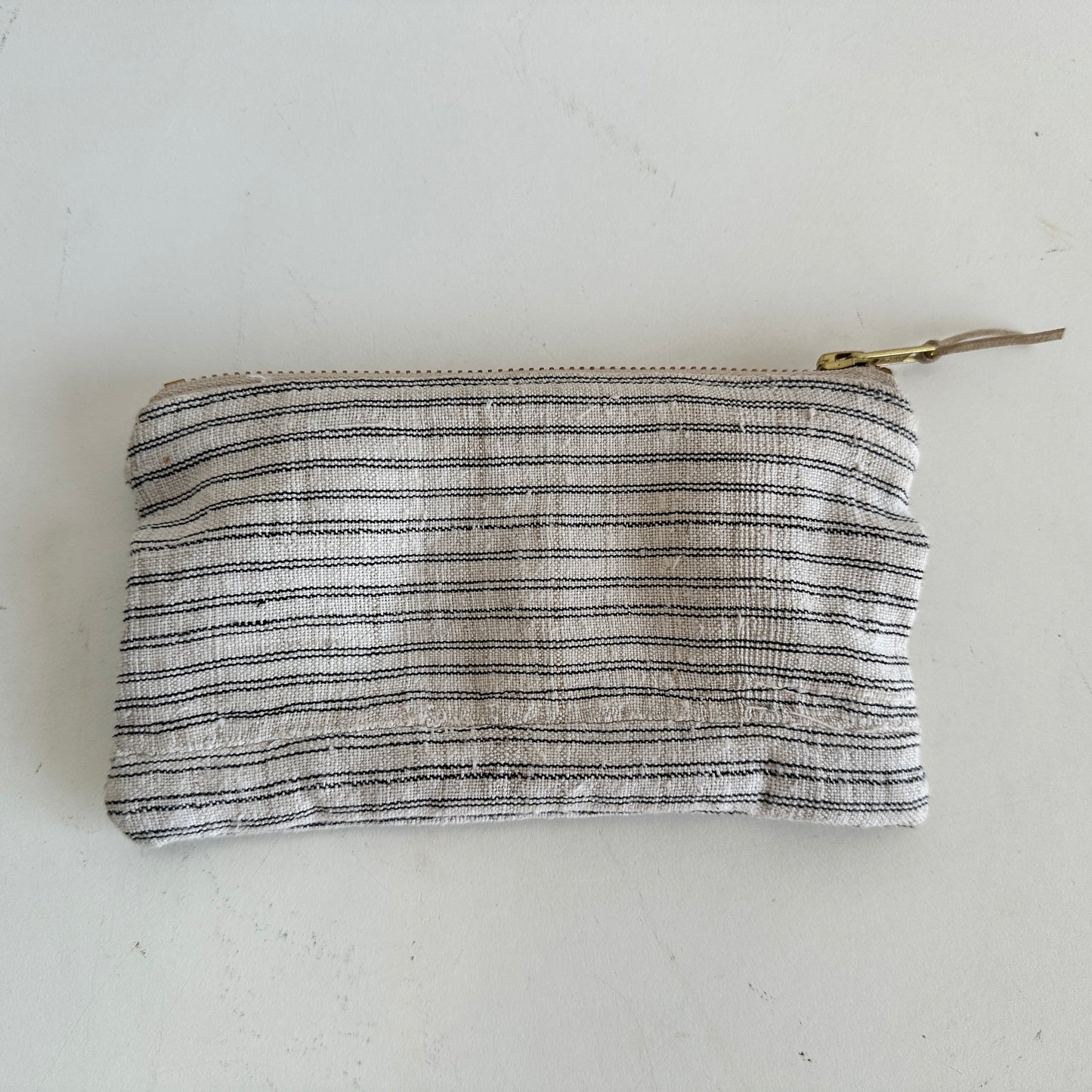BB027 STRIPED STICHING MAKEUP POUCH