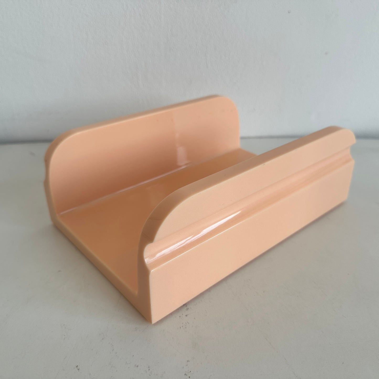 BB030 PEACH ACRYLIC GUEST TOWEL HOLDER