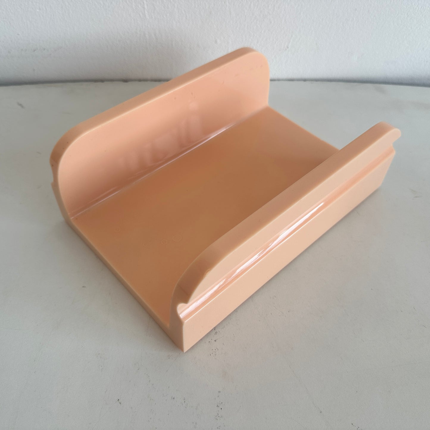 BB030 PEACH ACRYLIC GUEST TOWEL HOLDER
