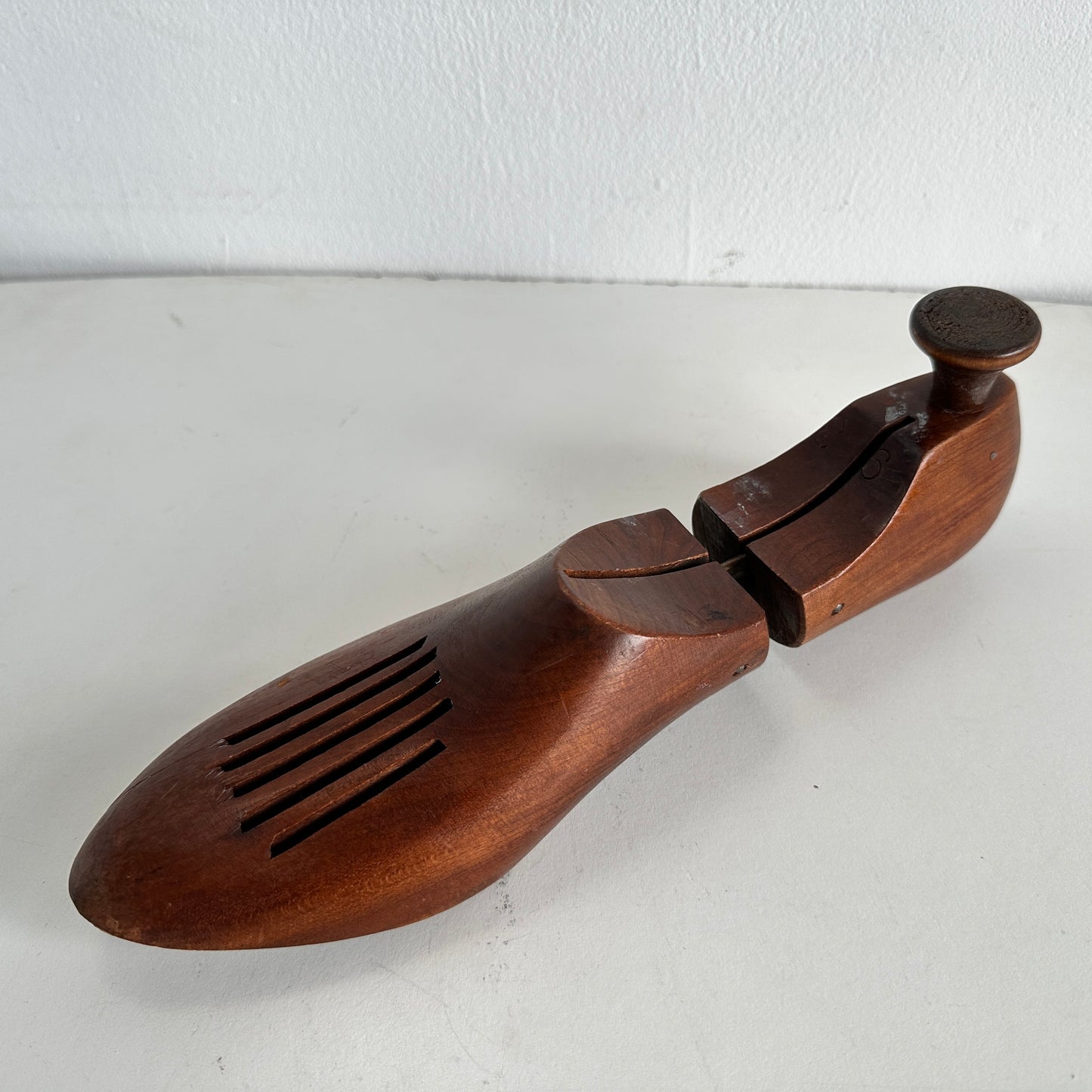 BB031 WOODEN SHOE TREE