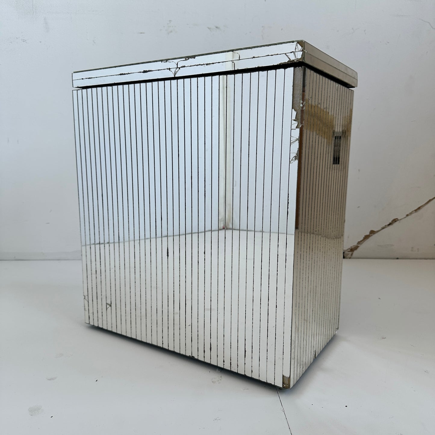 BB033 VINTAGE MIRRORED HAMPER