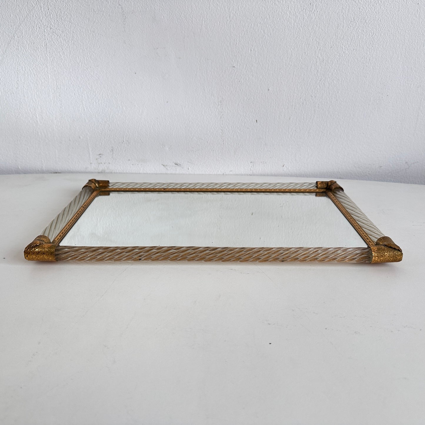 BB036 TWISTED GLASS MIRROR TRAY