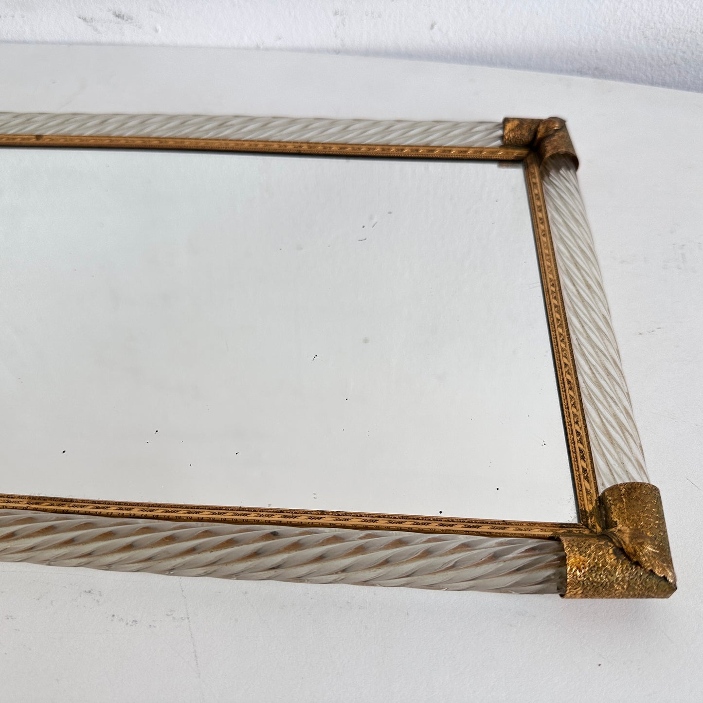 BB036 TWISTED GLASS MIRROR TRAY