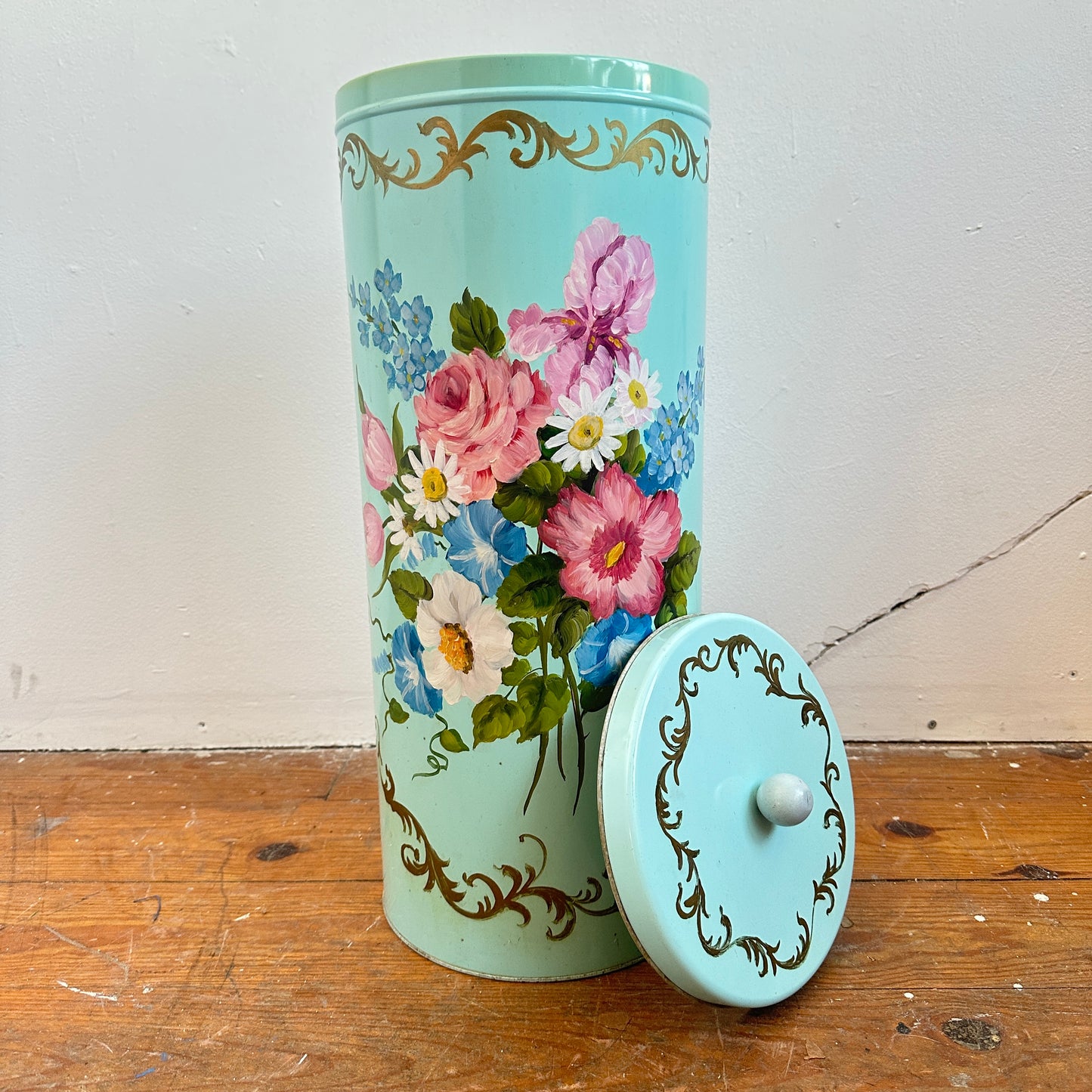 BB038 TEAL HAND PAINTED FLORAL HAMPER WITH LID