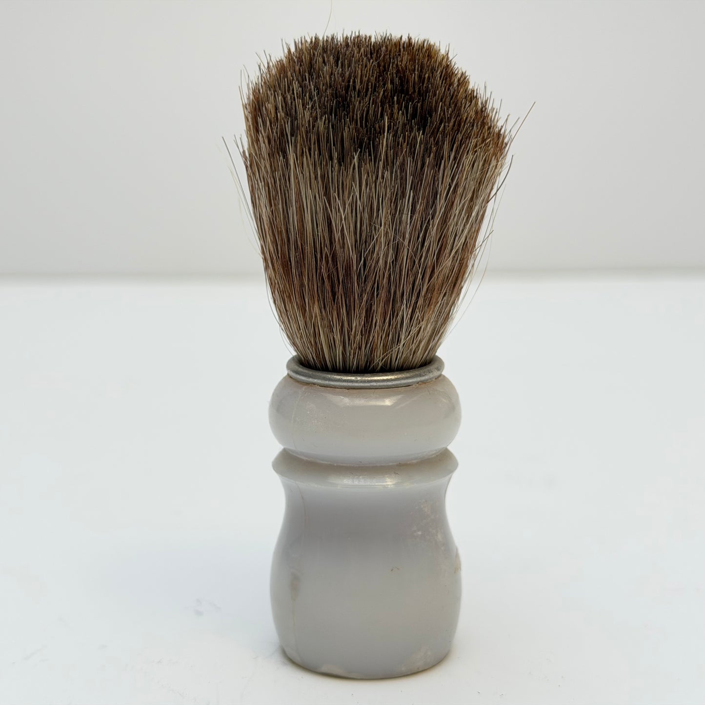 BB050 ANTIQUE WHITE PLASTIC SHAVING BRUSH