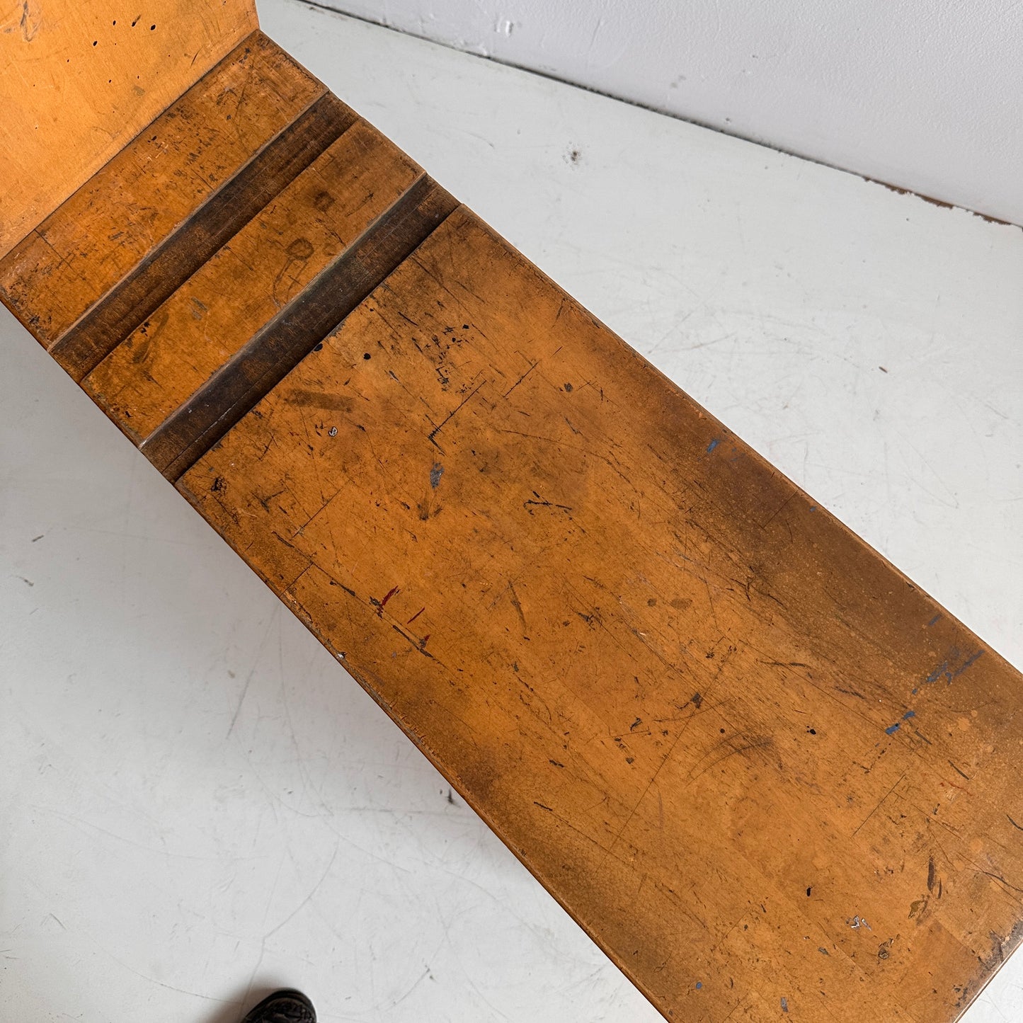 BE002 ART HORSE BENCH #1