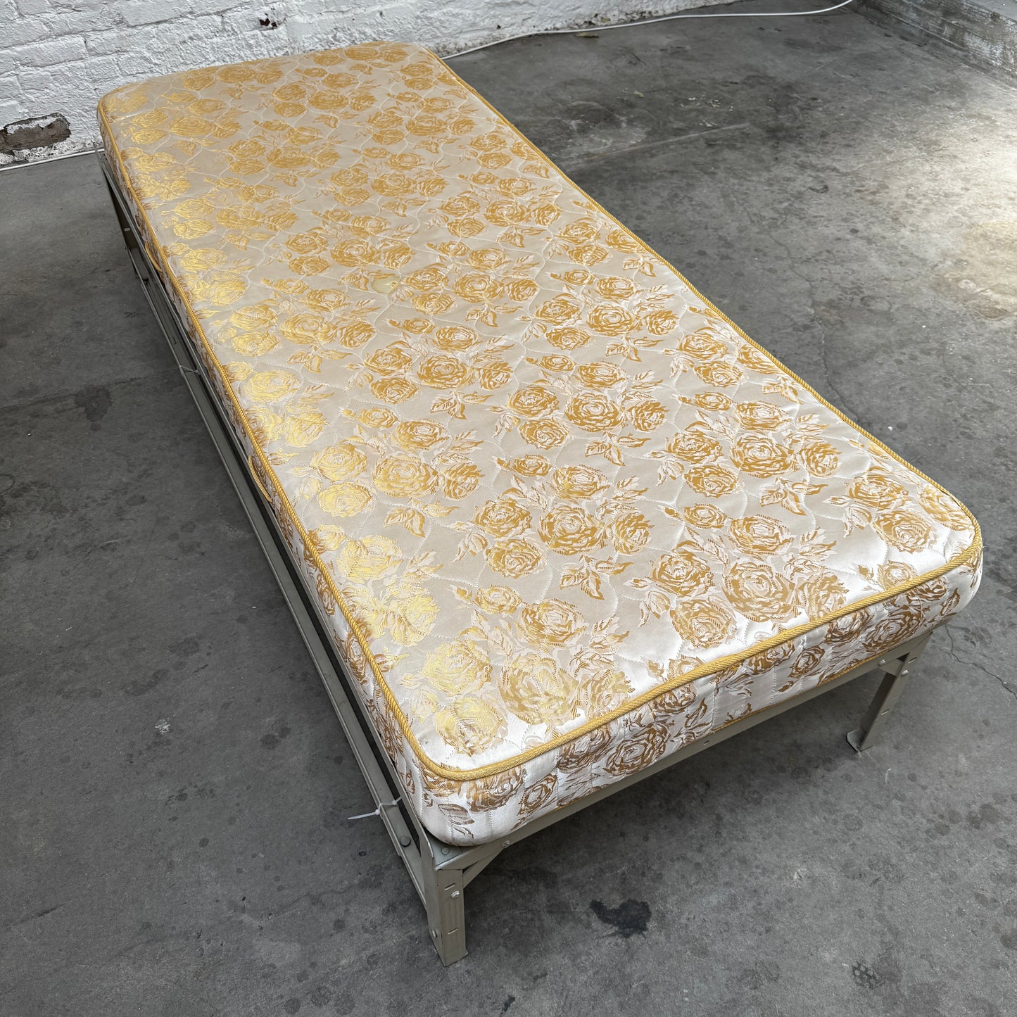 BG011 GOLD FLORAL DAYBED MATTRESS