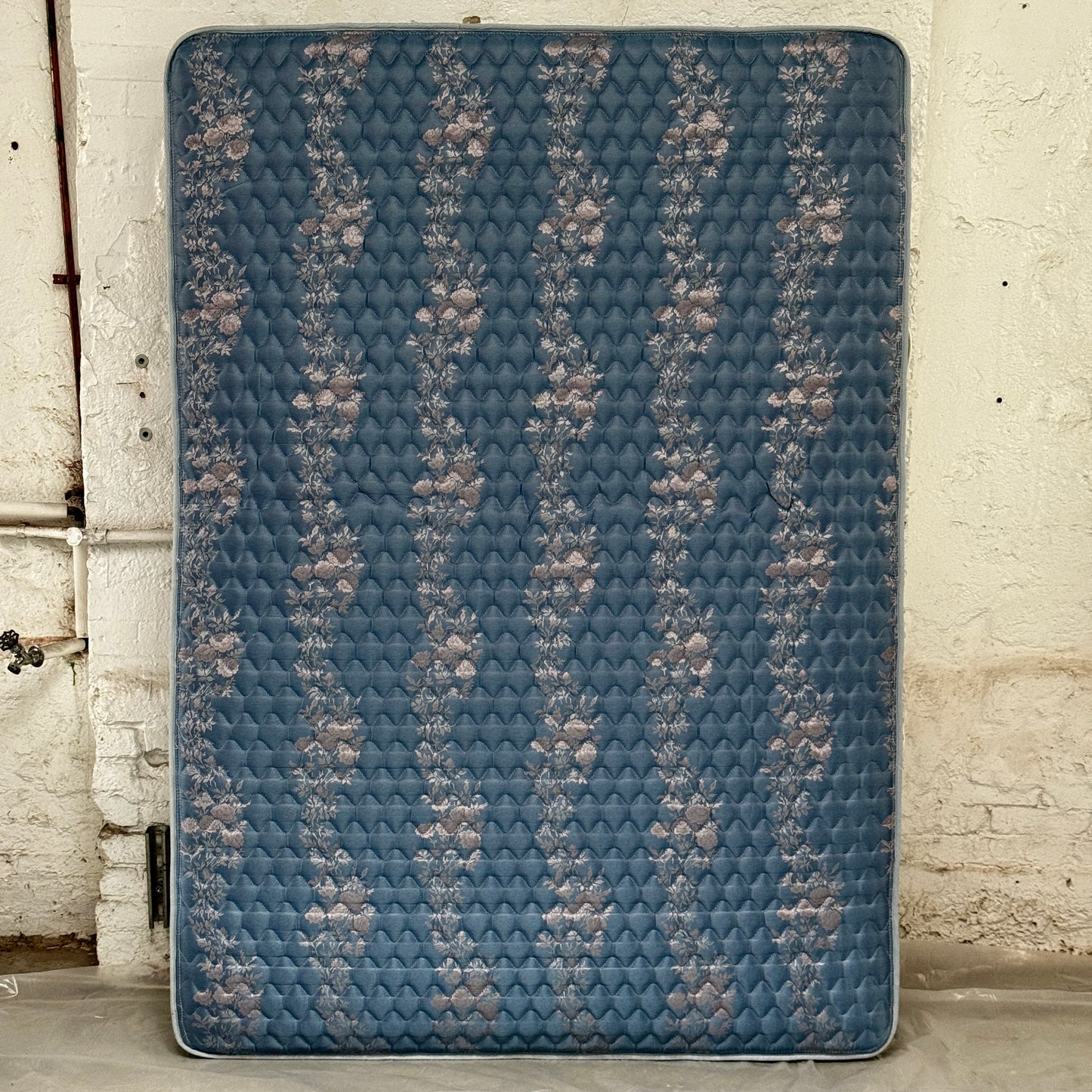 BG010 SHINY BLUE FLORAL MATTRESS AND BOX SPRING (FULL)