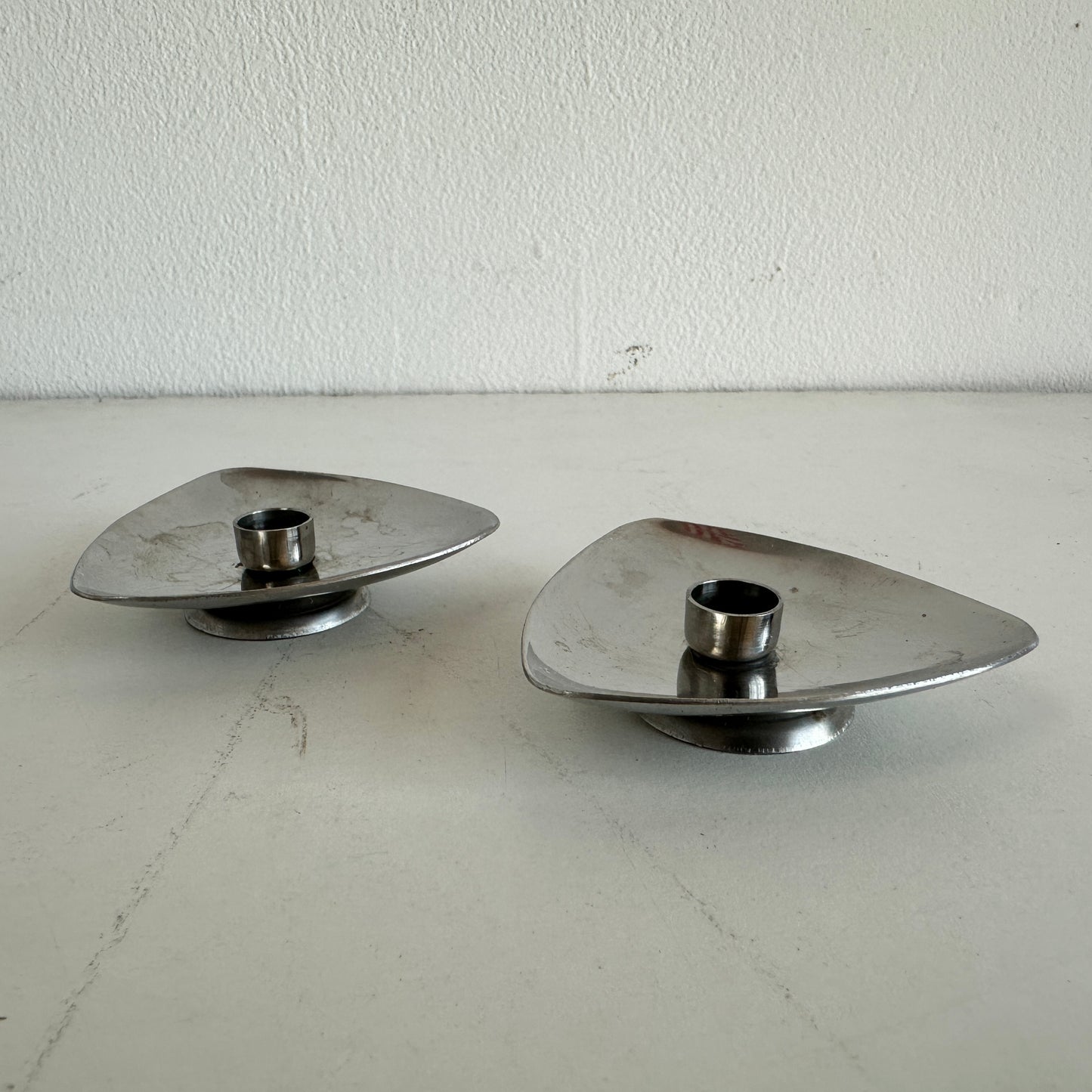 CA001 SET OF TWO CHROME TRIANGULAR CANDLE HOLDERS