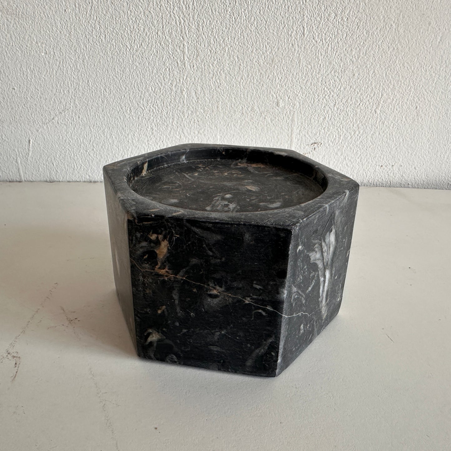 CA005 MEDIUM BLACK MARBLE CANDLE HOLDER