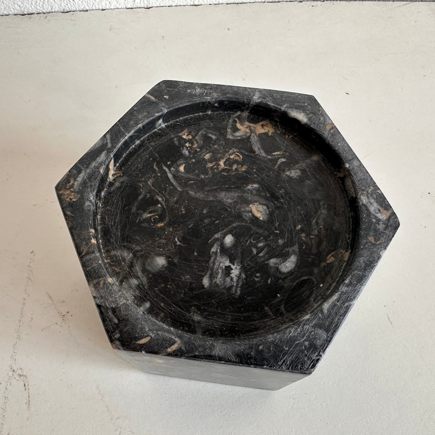 CA005 MEDIUM BLACK MARBLE CANDLE HOLDER