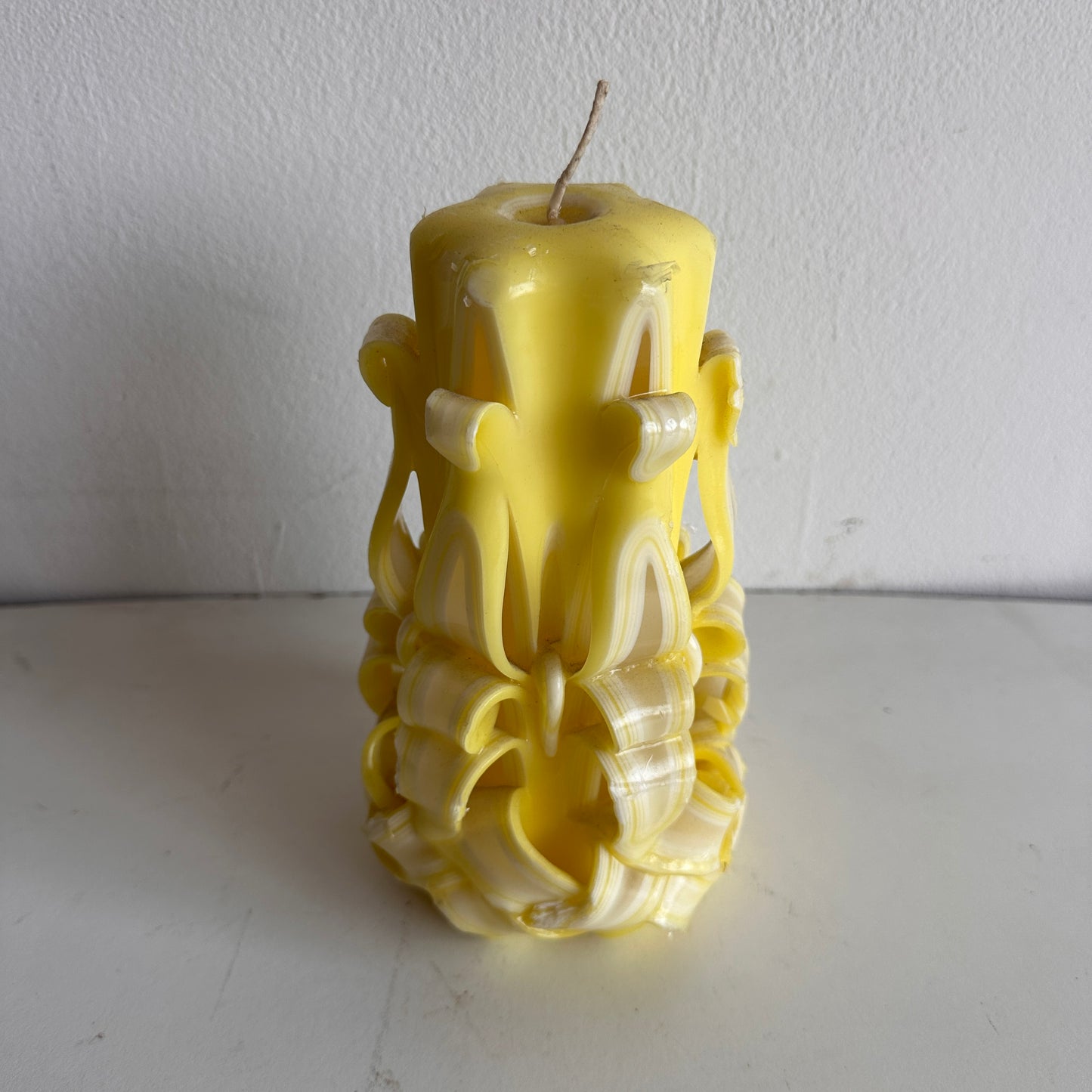CA007 BERDEGUE YELLOW CARVED CANDLE