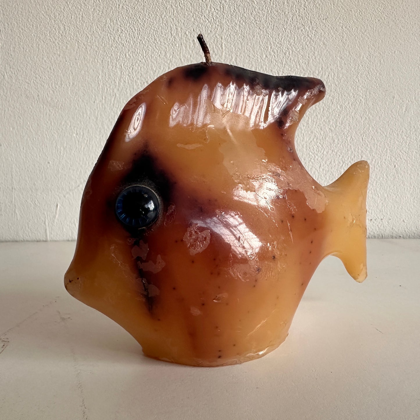 CA016 AMBER FISH CANDLE WITH BLUE EYES