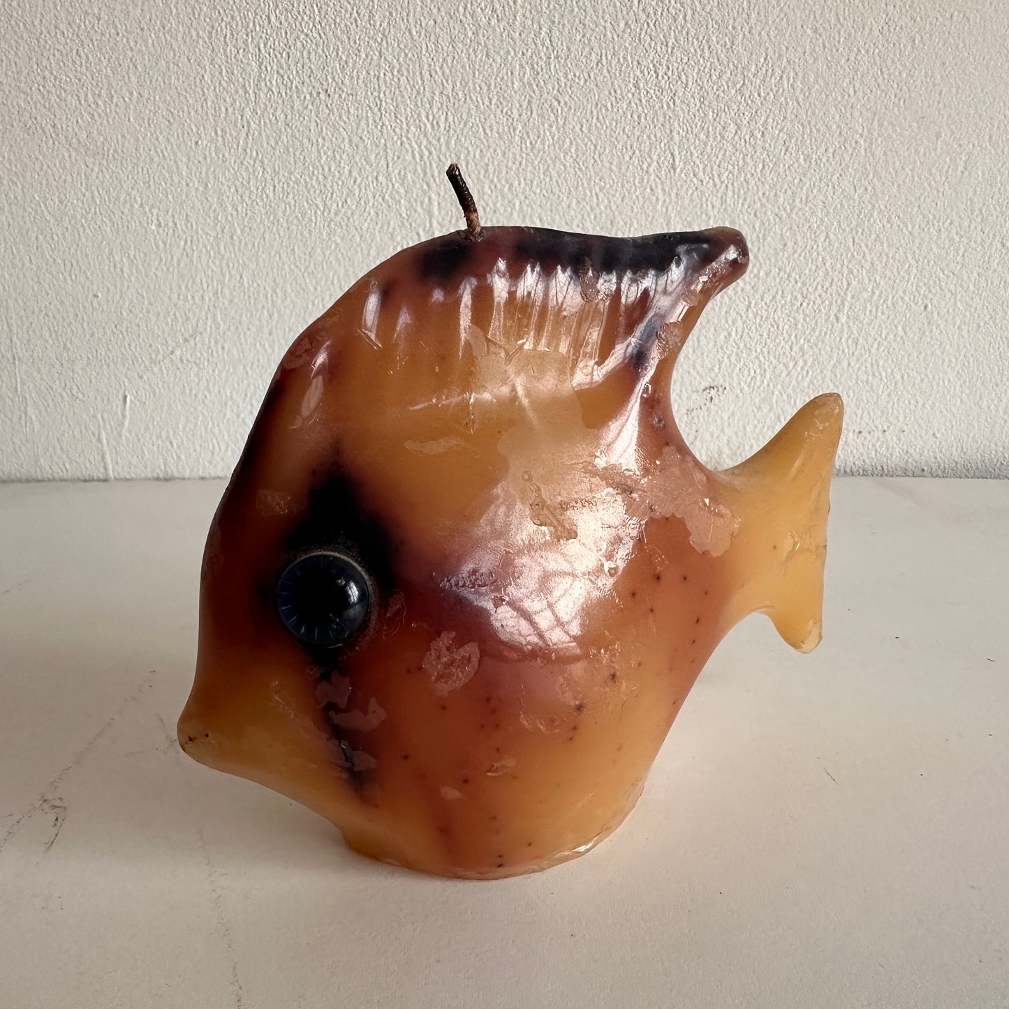 CA016 AMBER FISH CANDLE WITH BLUE EYES
