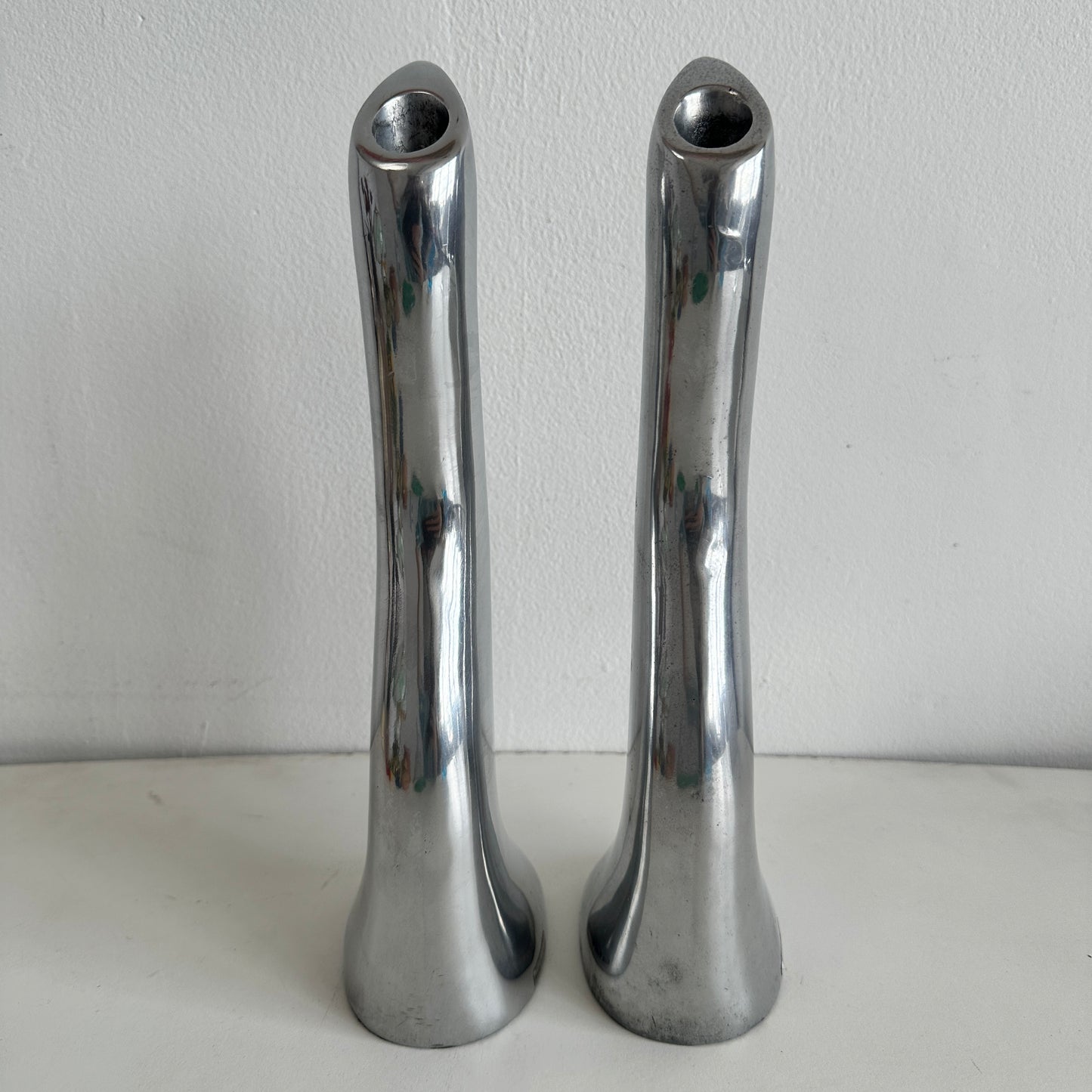 CA029 SET OF TWO WAVY ALUMINUM TAPER HOLDERS