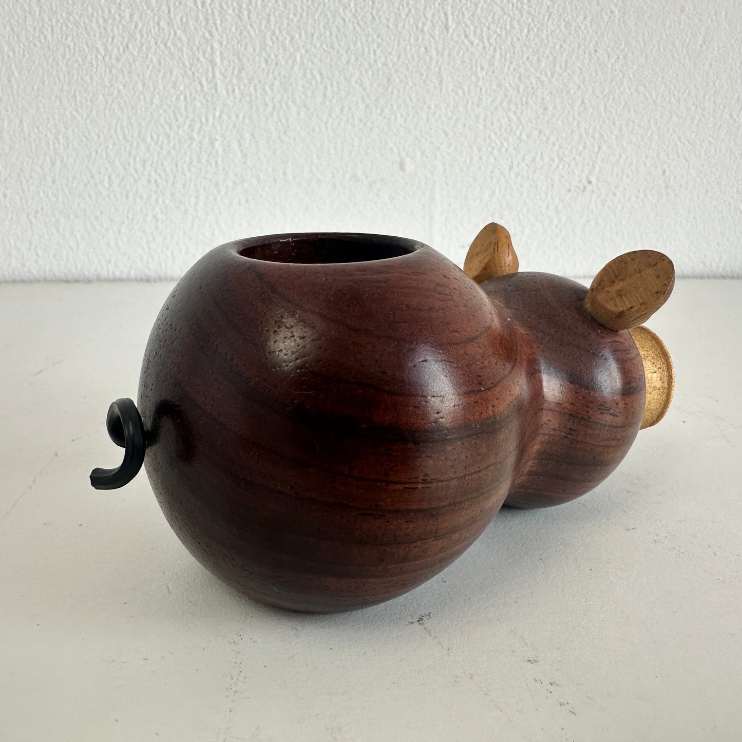 CA032 WOOD PIGGY TAPER CANDLE HOLDER
