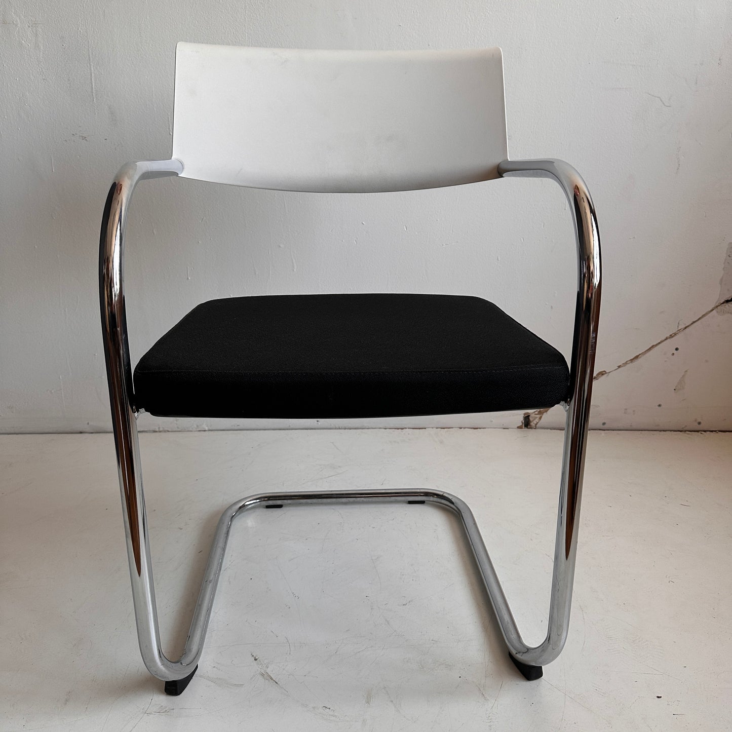 CH006 GF-900 CHROME CANTILEVER CHAIR