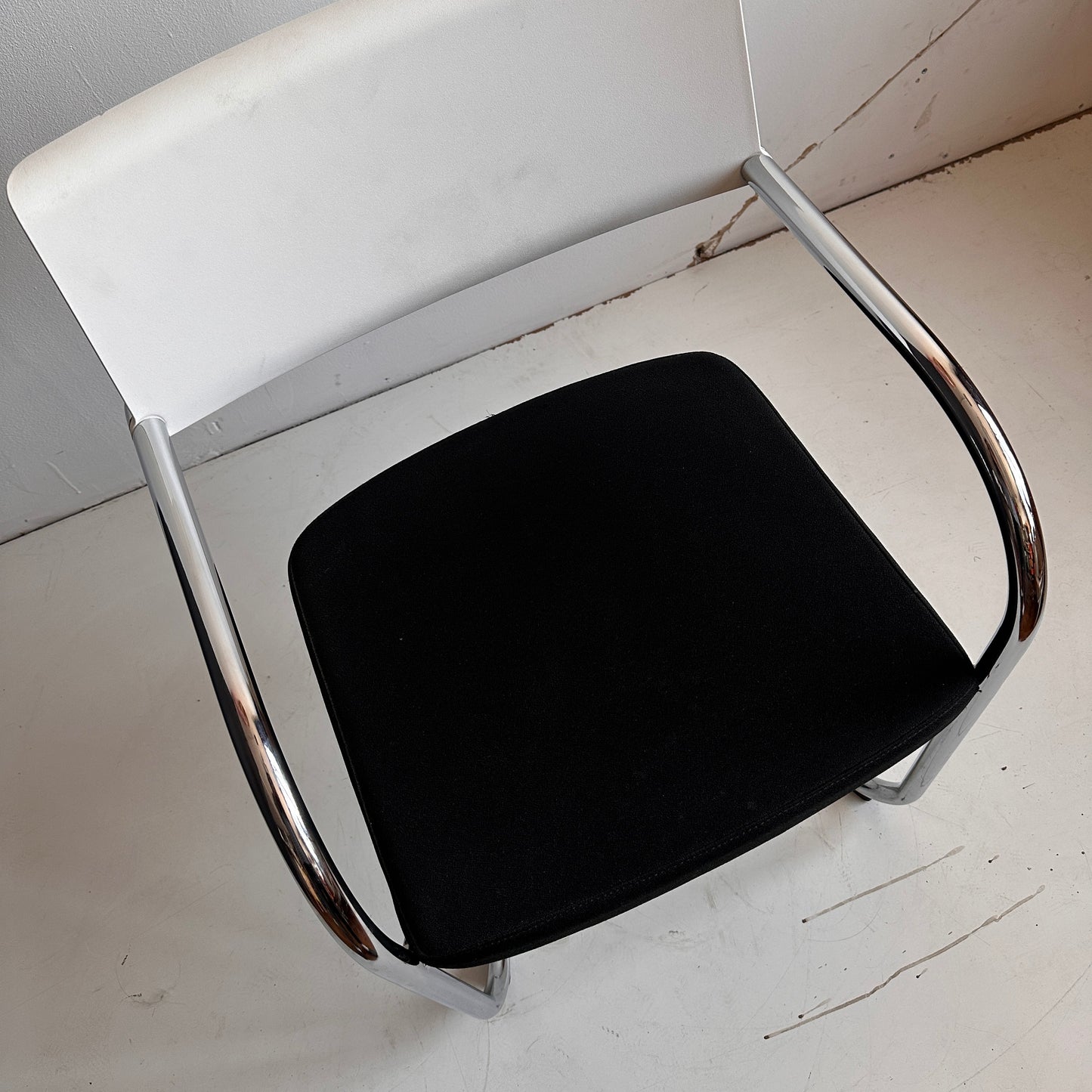 CH006 GF-900 CHROME CANTILEVER CHAIR