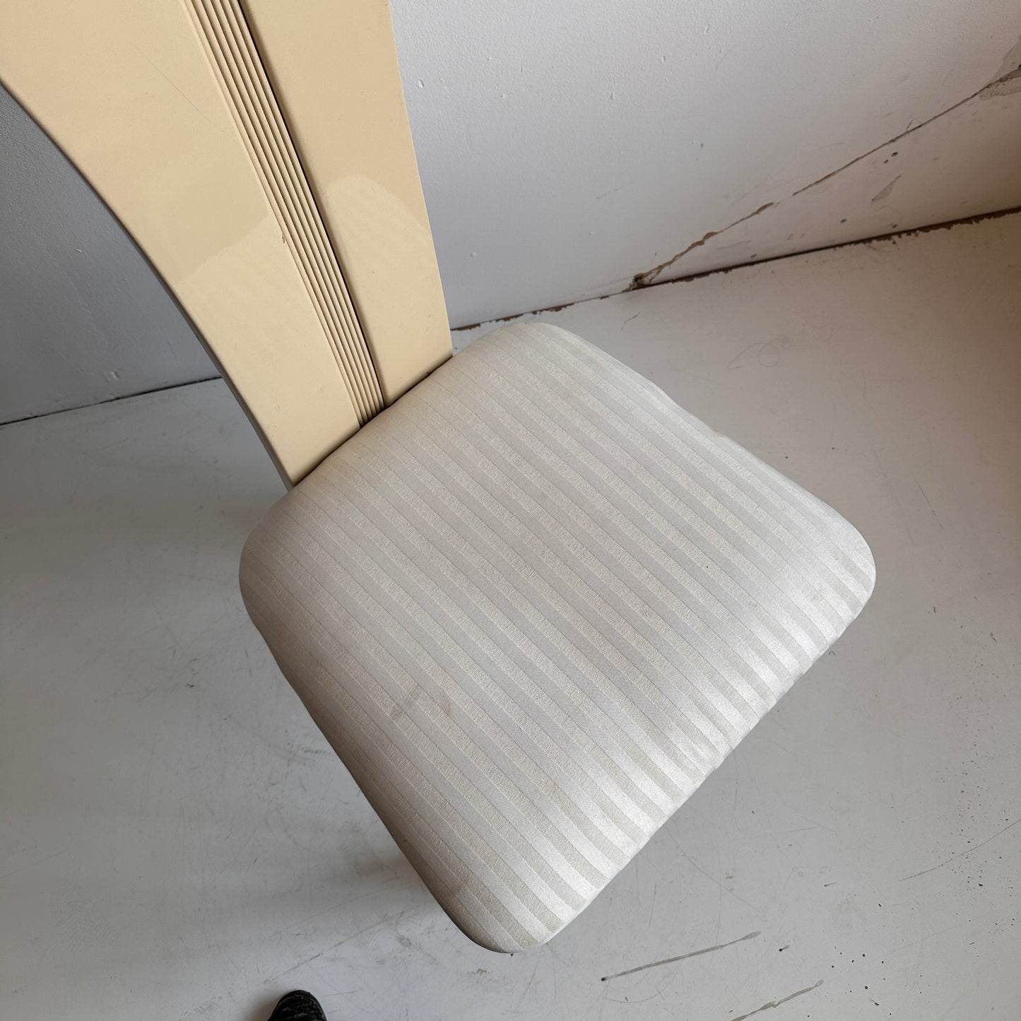CH016 VRUMPET CHAIRS