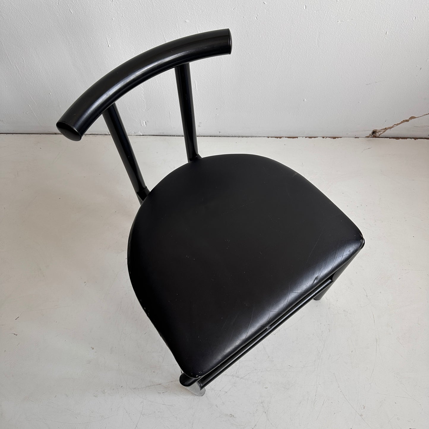 CH025 BLACK TOKYO CHAIRS WITH BLACK VINYL SEATS