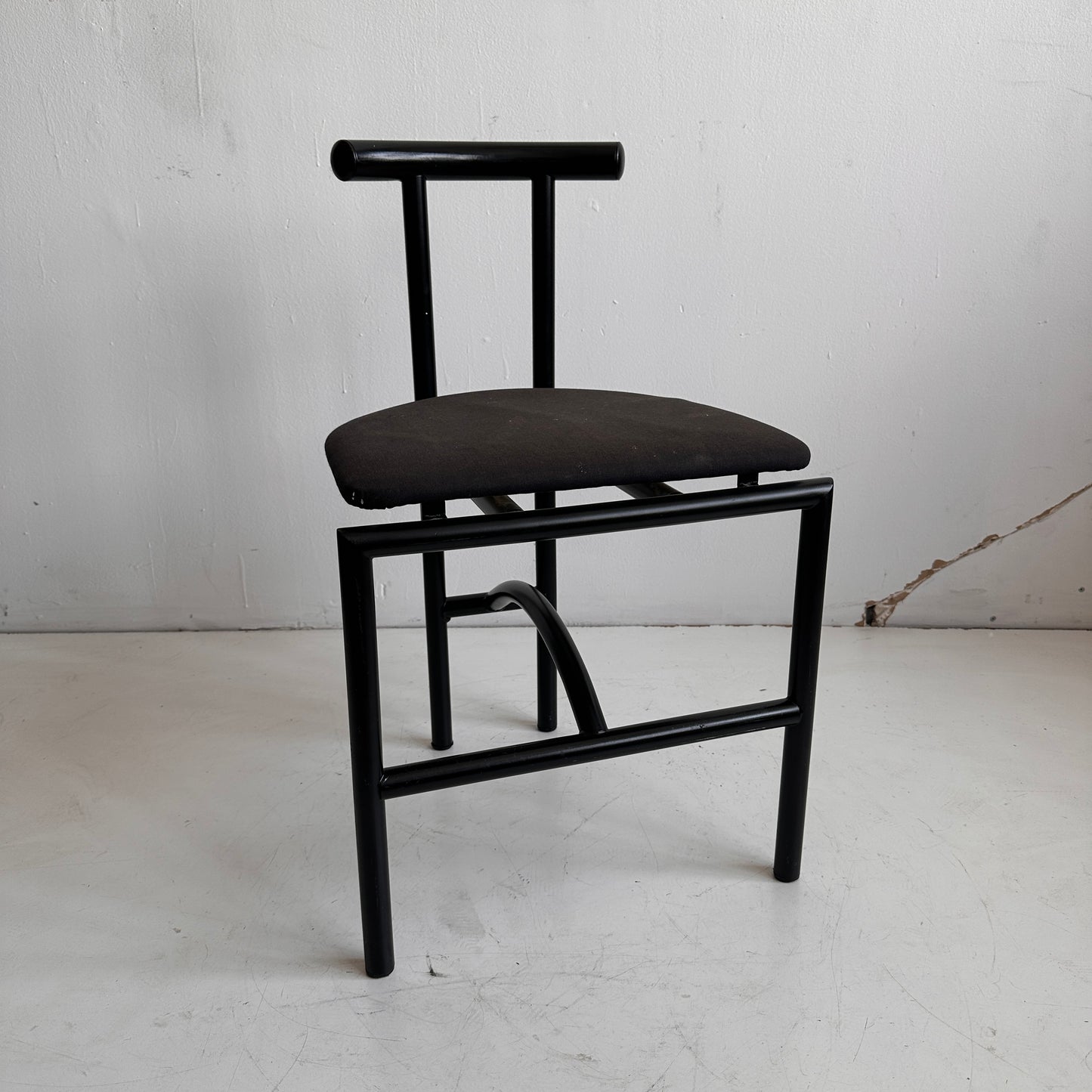 CH026 BLACK TOKYO CHAIRS WITH BLACK LINEN SEATS
