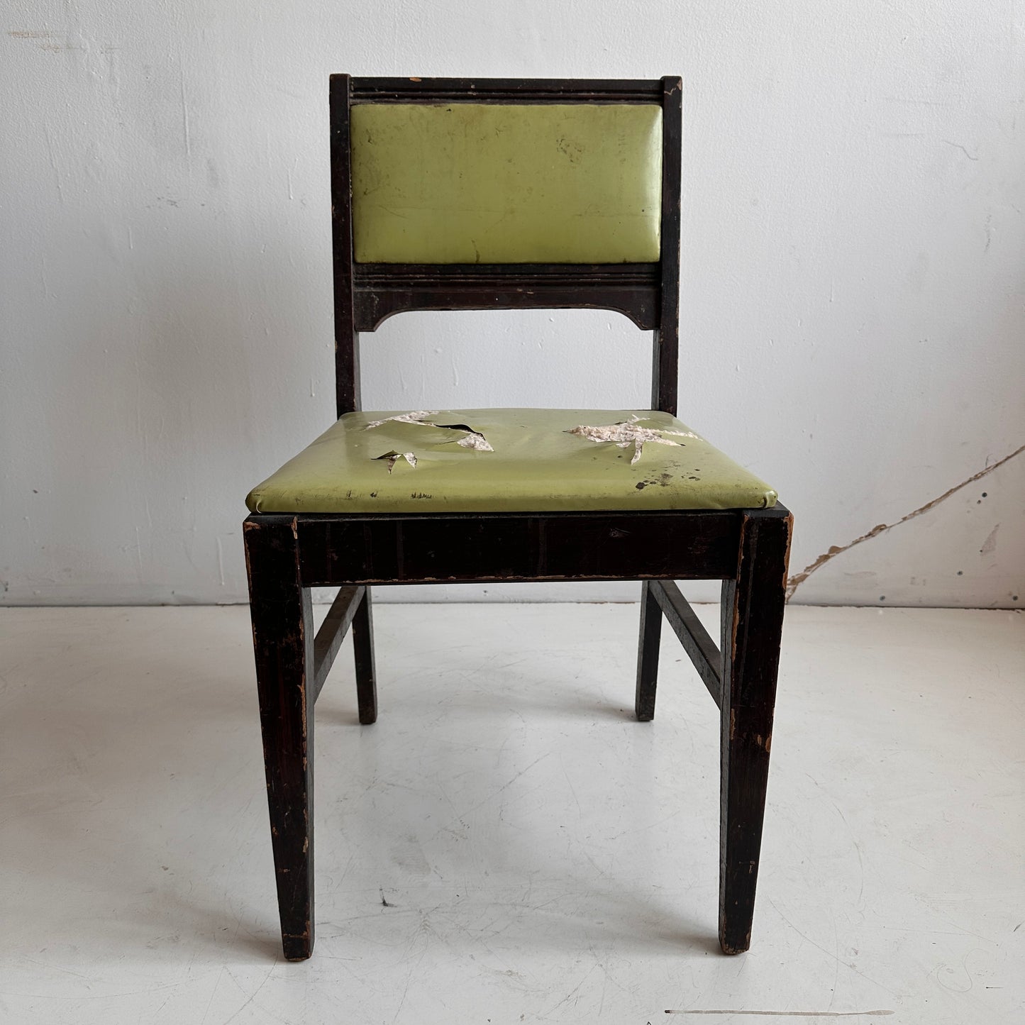CH028 DISTRESSED WOOD & GREEN VINYL CHAIR