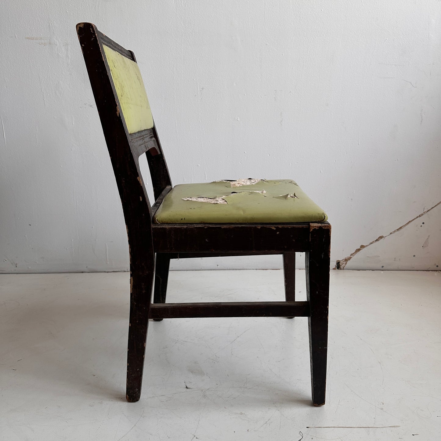 CH028 DISTRESSED WOOD & GREEN VINYL CHAIR