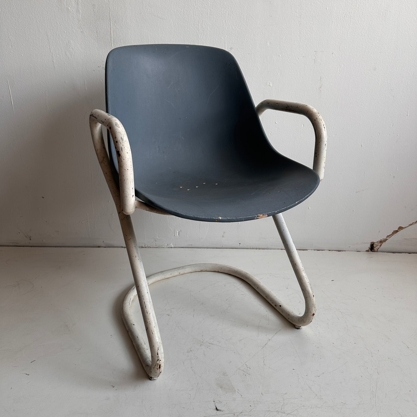 CH029 BLUE AND WHITE TUBULAR OUTDOOR CHAIRS