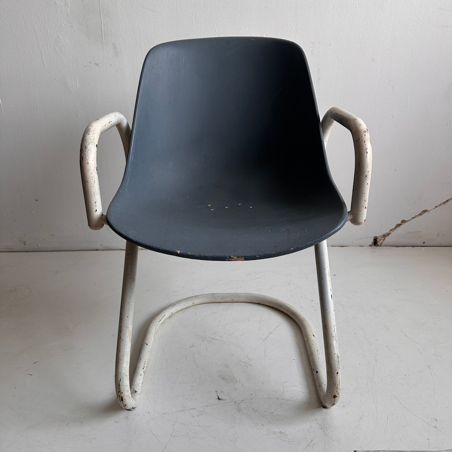 CH029 BLUE AND WHITE TUBULAR OUTDOOR CHAIRS