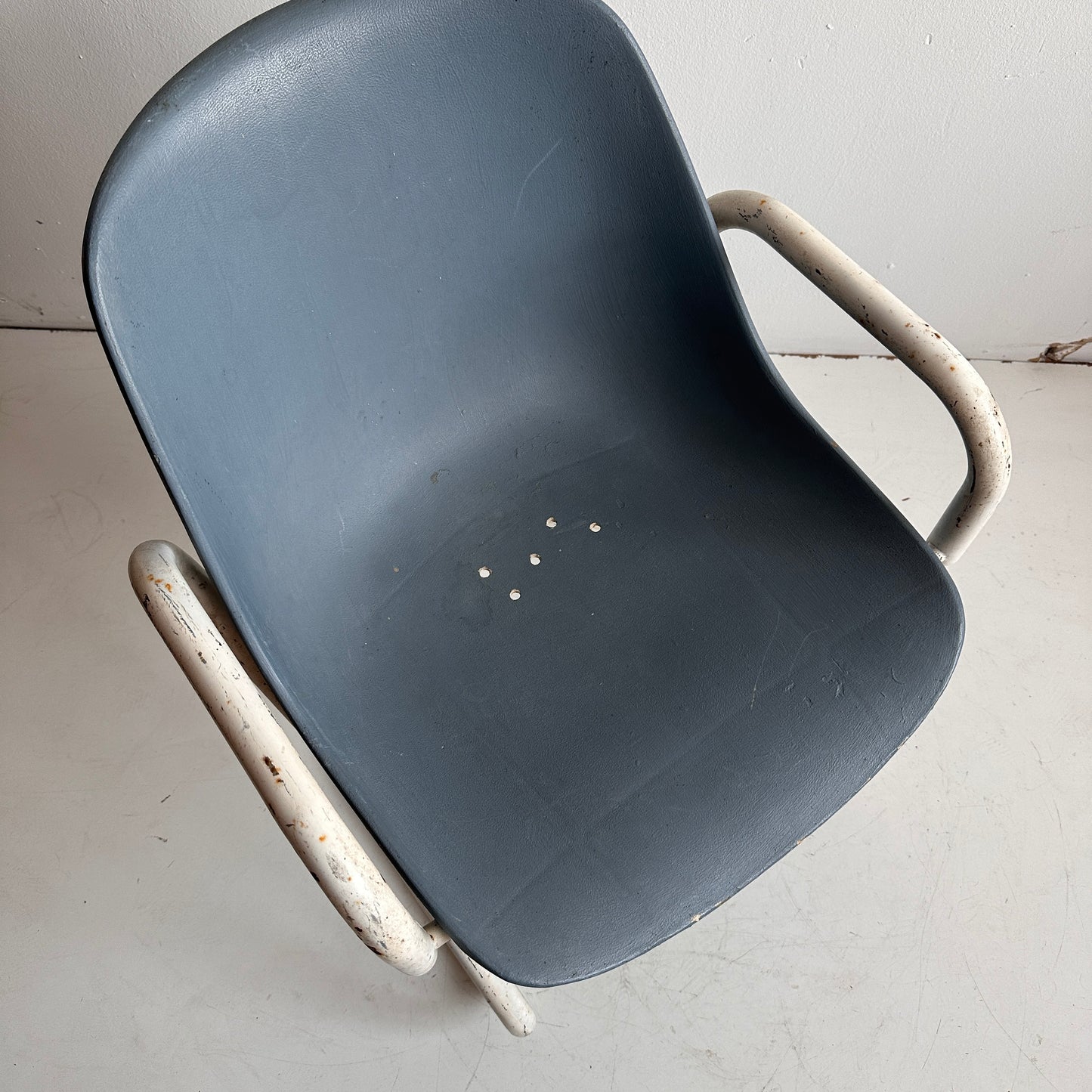 CH029 BLUE AND WHITE TUBULAR OUTDOOR CHAIRS