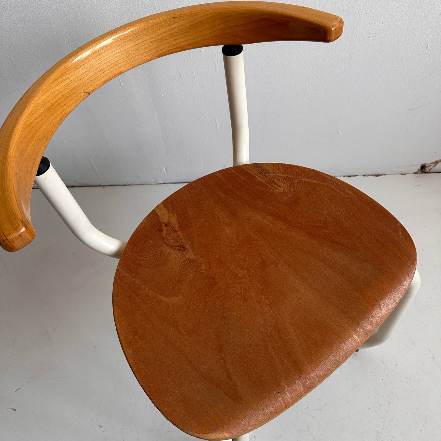 CH030 TUBULAR WHITE & WOOD CANTILEVER CHAIR