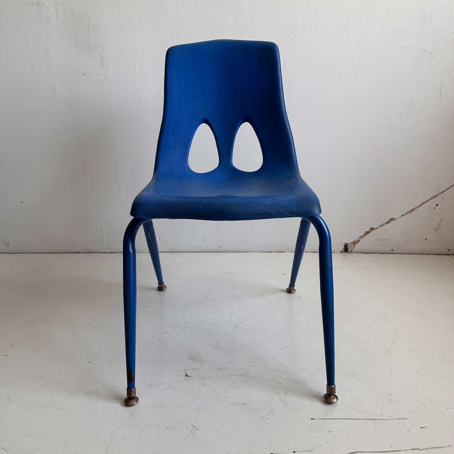 CH031 DISTRESSED BLUE STACKING CHAIRS