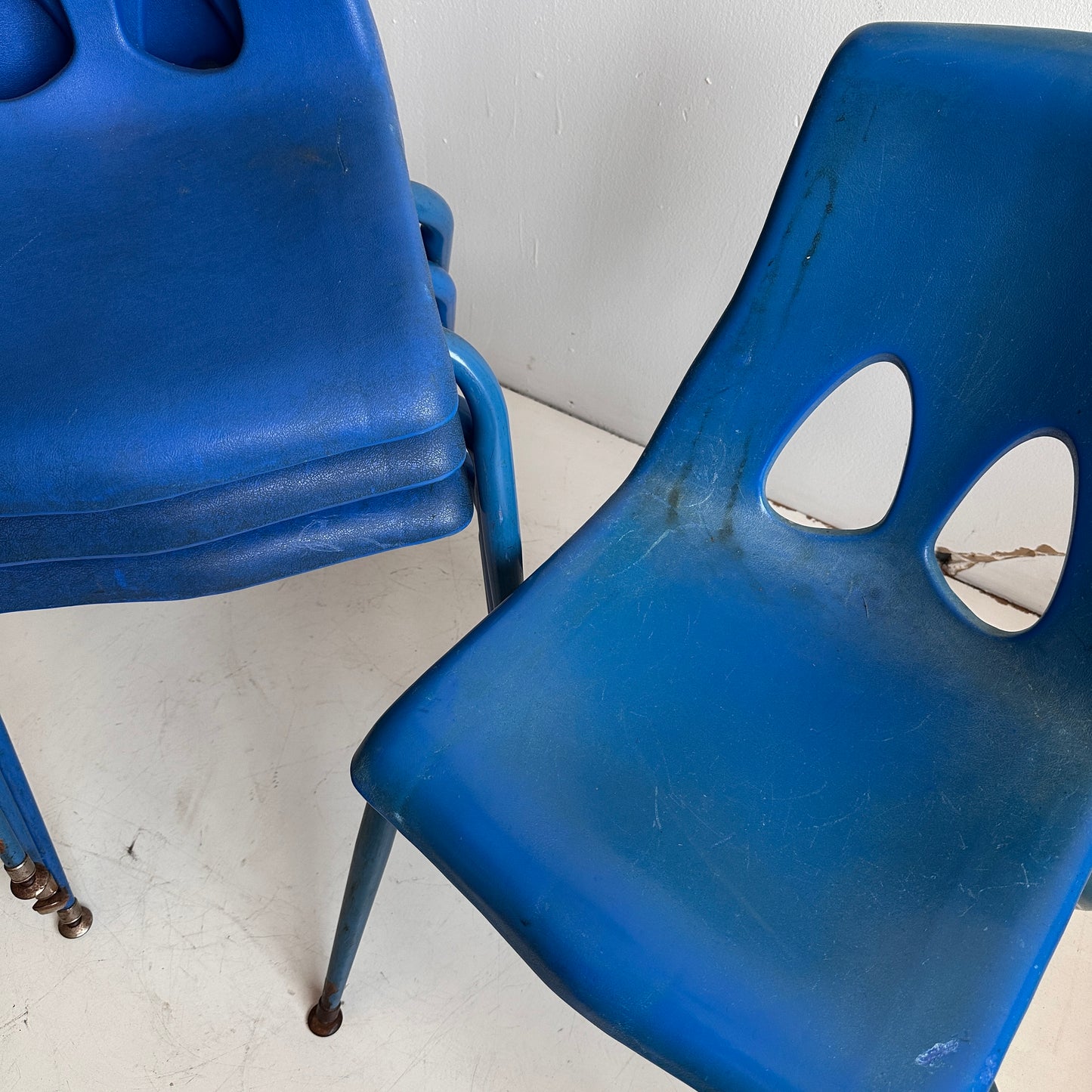 CH031 DISTRESSED BLUE STACKING CHAIRS