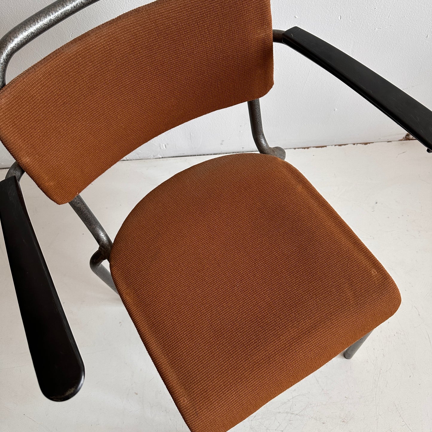 CH036 DUTCH DESIGN SIDE CHAIR WITH CINNAMON UPHOLSTERY